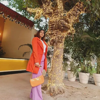 Celebrating the new year with a colorful and confident outfit. I paired bold purple wide-leg pants with a vibrant orange coat, grounded by a simple white tee and heels. This is what I mean by slaying with style.