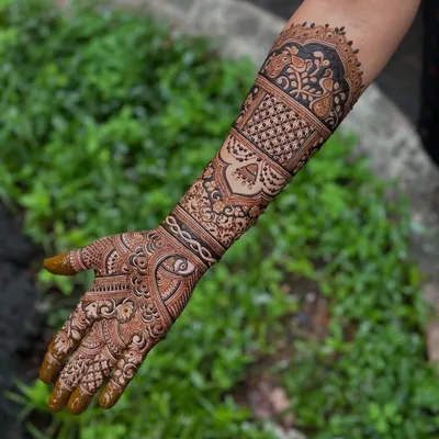 A full arm demo piece I created for my class. This design incorporates multiple elements we study, including intricate bands, shading techniques, and bold motifs like the peacock.
