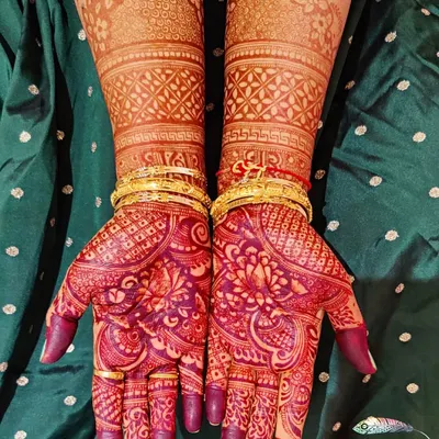 The exclusive, vibrant red stain from my professional henna. This is the result of high-quality, natural henna paste.