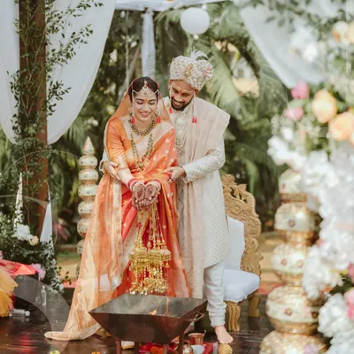 A sacred moment during the Pheras, as the couple makes their offerings to the holy fire. We focus on capturing the reverence and tradition of these rituals in a beautiful, artistic style.