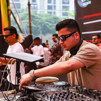 Geared up for a massive Holi party. Playing outdoors during the day with a live percussionist adds a whole new layer to the performance.