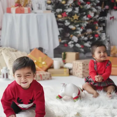 The pure joy and wonder of Christmas. My holiday mini-sessions are designed to be fun for the little ones, with plenty of festive props and beautiful backdrops.