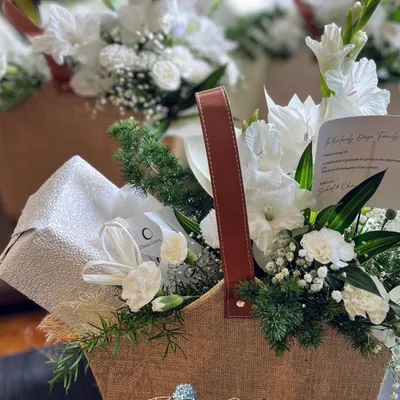 This is what happens when bulk gifting is made personal. Each of these jute baskets was styled with the same care and attention, featuring elegant white florals and a beautifully wrapped gift, making a cohesive yet individual statement.