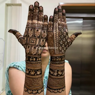 When the client says, "aaj toh main paisa vasool kar ke rahungi!" This is the kind of heavy, traditional design you get. Absolutely worth it!