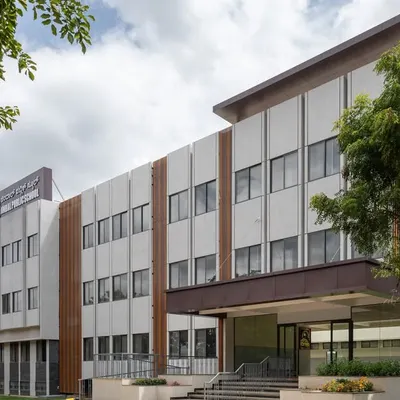 The Jindal Public School in Dabaspet, designed in collaboration with Studio Skapa, is a project close to our hearts. The modern, sophisticated campus rivals the best private institutions, creating an inspiring environment for learning.