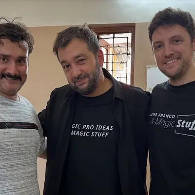 With fellow magicians and creators from 'Magic Stuff'. I believe in constantly learning and collaborating with other artists in the magic community to keep my craft sharp.