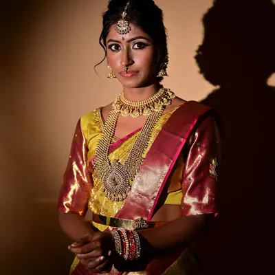 For this traditional Iyengar bridal concept, I created a look that highlights the rich heritage. The makeup features warm, golden tones on the eyes and a classic lip, designed to complement the temple jewellery and silk saree.