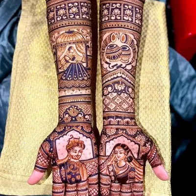 A classic portrait design featuring the bride and groom, each on one palm, ready to be joined together. This style of figurative mehndi is a beautiful way to celebrate your union.