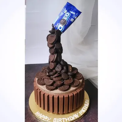 My first Oreo cascade gravity-defying cake. This fun design features a stream of Oreos pouring onto a cake surrounded by KitKats.