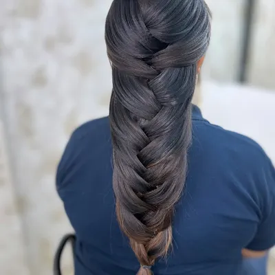 A beautifully executed mermaid braid. This hairstyle is very popular for sangeet and reception events as it is both elegant and stylish.