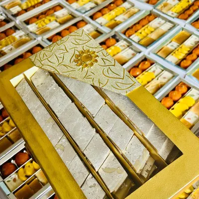 Our gold-leaf box adds a touch of luxury to your gifts. It is sturdy, elegant, and perfectly suited for premium sweets like Kaju Katli, making it a popular choice for weddings and high-profile corporate events.