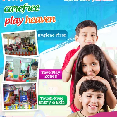 This graphic summarizes our commitment to safety. We focus on hygiene, safe play zones, and touch-free systems to ensure a carefree experience.