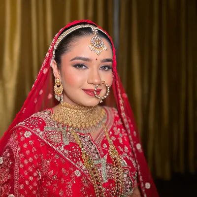 A close-up of my classic Indian bride. Notice the soft, blended eyeshadow and the clean liner that defines the eyes without overpowering them. Her skin is radiant and even, creating a perfect canvas for the traditional red bindi and gold jewellery.