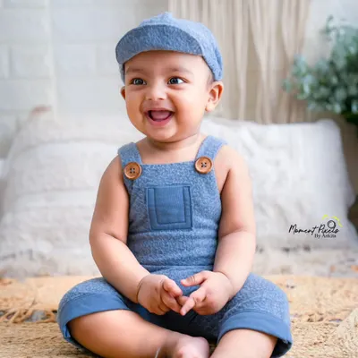 That pure, joyful, open-mouthed laugh. This is what milestone sessions are all about. Capturing the happiness of a baby who has just discovered the world.