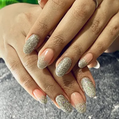 Can we just take a moment for these nails? This full-coverage silver glitter on an ombre base is pure glamour. It's a design that gives all the vibes and is perfect for when you want to shine.