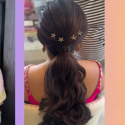 A fun and chic wavy ponytail, perfect for a cocktail party. I'll teach you how to create volume at the base and add playful accessories like these mini stars for a personalized touch.