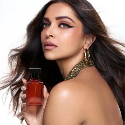 A closer look at the classic almond nude nails I designed for Deepika Padukone. This style is a testament to the power of a perfectly executed minimalist manicure, providing a polished finish for any look.