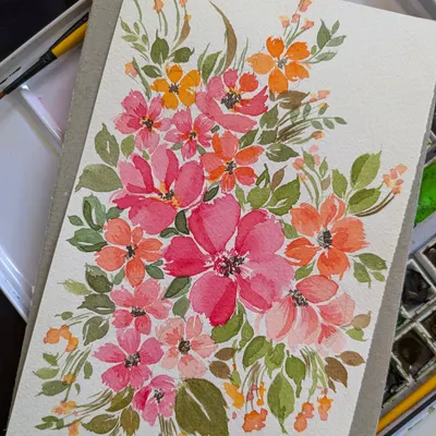 A closer look at a vibrant floral bouquet I painted. I focus on teaching how to layer colors and use simple brushstrokes to create these lively compositions.
