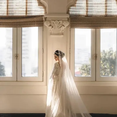A bride bathed in soft window light. We find these perfect spots for timeless and artistic portraits that capture the bride's elegance.