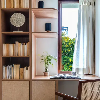 This study area is the perfect spot to dive into your favorite books, with a window that brings the beauty of the outdoors right to your desk. The built-in bookshelf and classic cane chair make it a peaceful corner for introspection and inspiration.