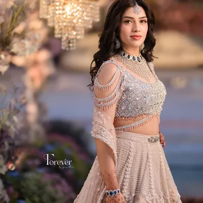 Mahima was a vision for her reception. The makeup features a soft glam eye and a neutral lip to balance her magnificent diamond and sapphire jewelry and intricately detailed Falguni Shane Peacock lehenga.