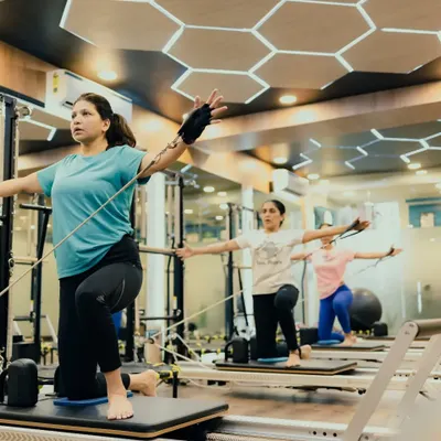 In our group classes, everyone moves with intention. This kneeling arm work with resistance bands on the Reformer helps tone the shoulders and back while engaging the core for stability.