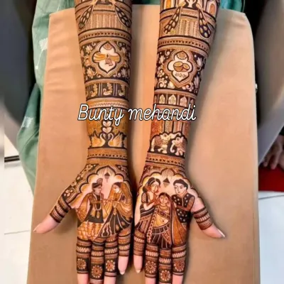 A truly personal bridal design featuring portraits of the couple with their family. This style of mehandi turns your arms into a beautiful canvas that celebrates your new beginning.