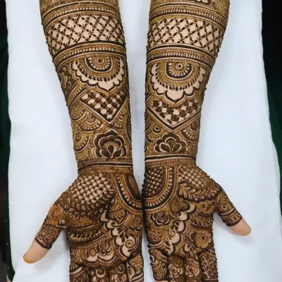 A classic and traditional full bridal design. I used a lot of geometric patterns like checkerboards and jaal work on the arms, balanced with delicate motifs on the palms.