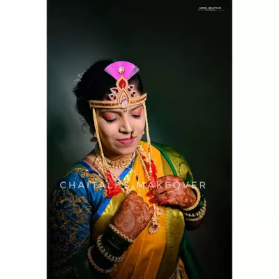 A beautiful bride ready for her wedding ceremony. I created a soft, nude makeup look with a focus on her eyes, paired with a traditional bun and the 'mundavalya' headpiece.