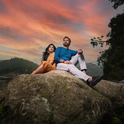 We found this spot in Rishikesh just as the sun was setting, painting the sky with orange and pink hues. It created a breathtaking, romantic backdrop for this portrait, capturing the couple against the vastness of nature.