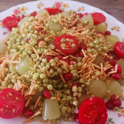 A fresh and vibrant Ponk Bhel. I've mixed the tender green sorghum with grapes, cherry tomatoes, and pomegranate, creating a delightful snack that is an explosion of textures and flavours.