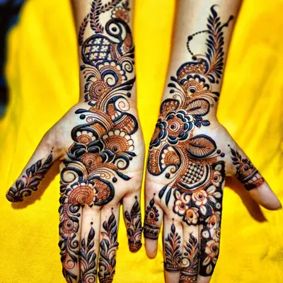 A perfect example of a modern fusion design. This combines the boldness of Arabic mehndi with the intricate fillers of Indian patterns for a stunning result.