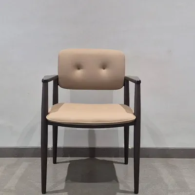 A new arrival. This is a simple yet elegant wooden chair with a button-tufted backrest, suitable for dining or as an accent chair.