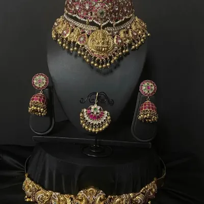A beautiful and intricate temple jewellery choker with a goddess Lakshmi motif and pearl drops. This piece is perfect for pairing with a silk saree for any traditional occasion.