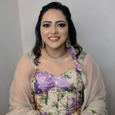 The perfect engagement glow. For Akshita, I created a romantic and light soft glam look. The floral-patterned corset top is complemented by fresh, dewy skin and a subtle pink lip, letting her natural beauty shine.