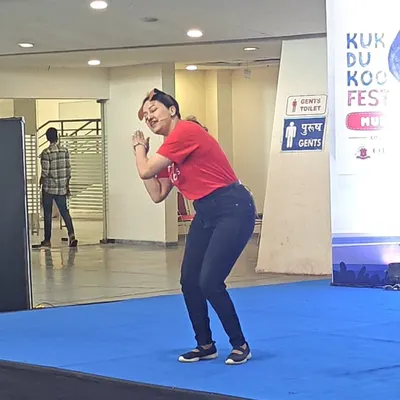 A teacher fully immersed in character during our performance at the Kukdukoo Fest. Using expressive body language, she captivates the young audience, demonstrating how we use drama to tell engaging stories.
