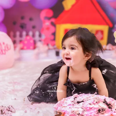 That look of pure delight after the first taste of birthday cake. These are the candid, frosting-covered moments that make cake smash photography so special.