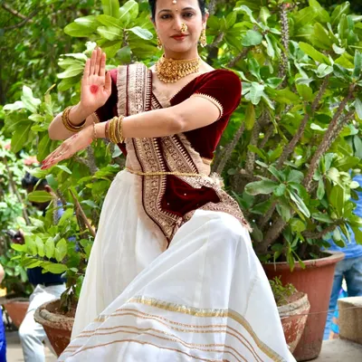 A classical dance pose that showcases grace and control. I incorporate elements from various dance forms to create unique and beautiful wedding choreography.