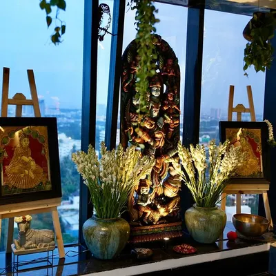 An enchanting evening at our open house, celebrating Navaratri. We showcased a curated collection of vintage decor and botanical art, filling the space with music, food, and cultural grace.
