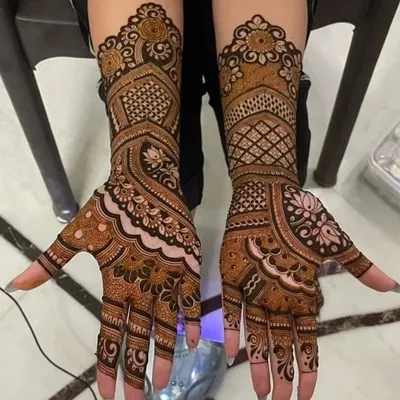 A beautiful example of a symmetrical design for both hands. This style uses a mix of paisleys, florals, and geometric grids to create a balanced and full look.
