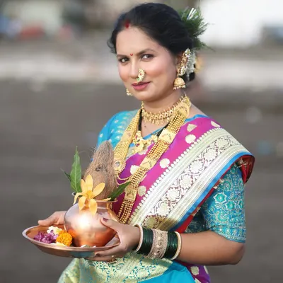 "Me Koli... not defined by the beauty of my appearance, but brightened by the color of my hard work!" This is a powerful portrait from my Narali Pournima shoot, celebrating the spirit of the Koli community.