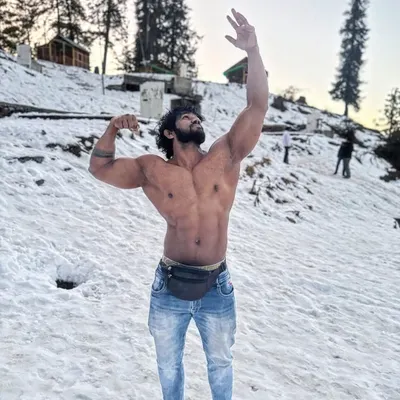My favorite pose, but in a completely different environment. Posing in the snow in Manali. Strength is meant to be carried everywhere.