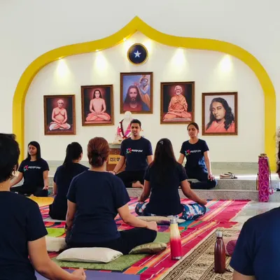What else do you need when you are blessed with Gurukripa (grace of the guru)? A moment of shared meditation with our retreat participants.