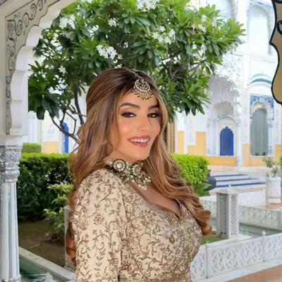 A radiant smile in a golden embroidered lehenga. I styled this look for a daytime palace wedding, pairing the outfit with a beautiful maang tikka and a contrasting green choker.