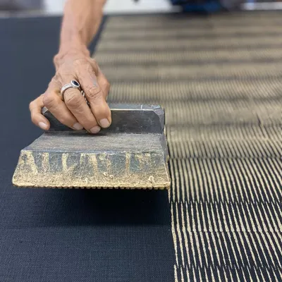 This mid-century modern settee is beautifully upholstered in our hand-printed linen. The 'Sonoma' pattern in Glitter Graphite, designed by Seema Krish, creates a unique texture with its striking yet muted metallic gold on black.