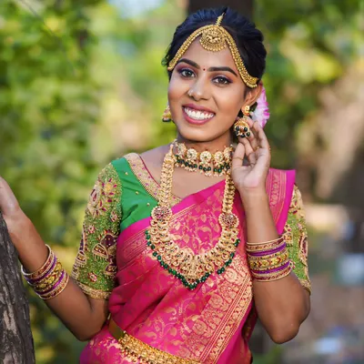 A full view of a bride wearing our complete temple jewellery set with a beautiful pattu saree. You can rent the entire set, including the oddiyanam, to get this grand look for your wedding.