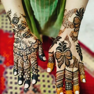 A trendy and modern design for you! This style features a mix of bold, dark elements and negative space, creating a very striking look.