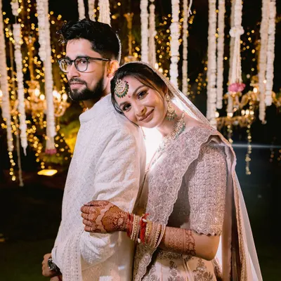 A quiet moment of connection amidst the grand celebration. For Sachi and Aayush, we created a space for them to just be together, resulting in this timeless and elegant portrait that feels as serene as their bond.