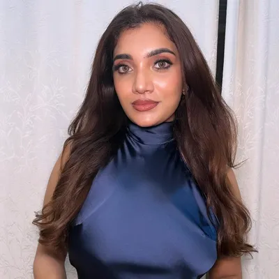 Skin so luminous, it speaks for itself. This is my signature "glazed skin" look, focusing on a radiant, dewy finish that looks healthy and fresh on camera.