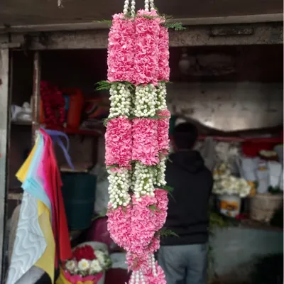 This is a beautiful jaimala made from pink carnation petals and white mogra flowers. I can create custom designs for the bride and groom using fresh flowers of your choice.